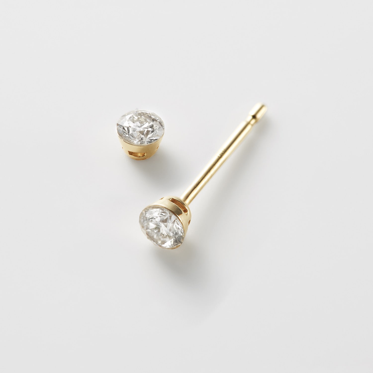 K18ダイヤモンドピアス（0.07ct）