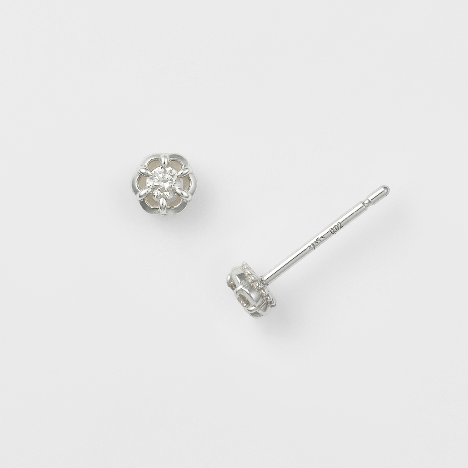 シルバーダイヤモンドピアス（0.04ct）｜ピアス｜アガット 公式
