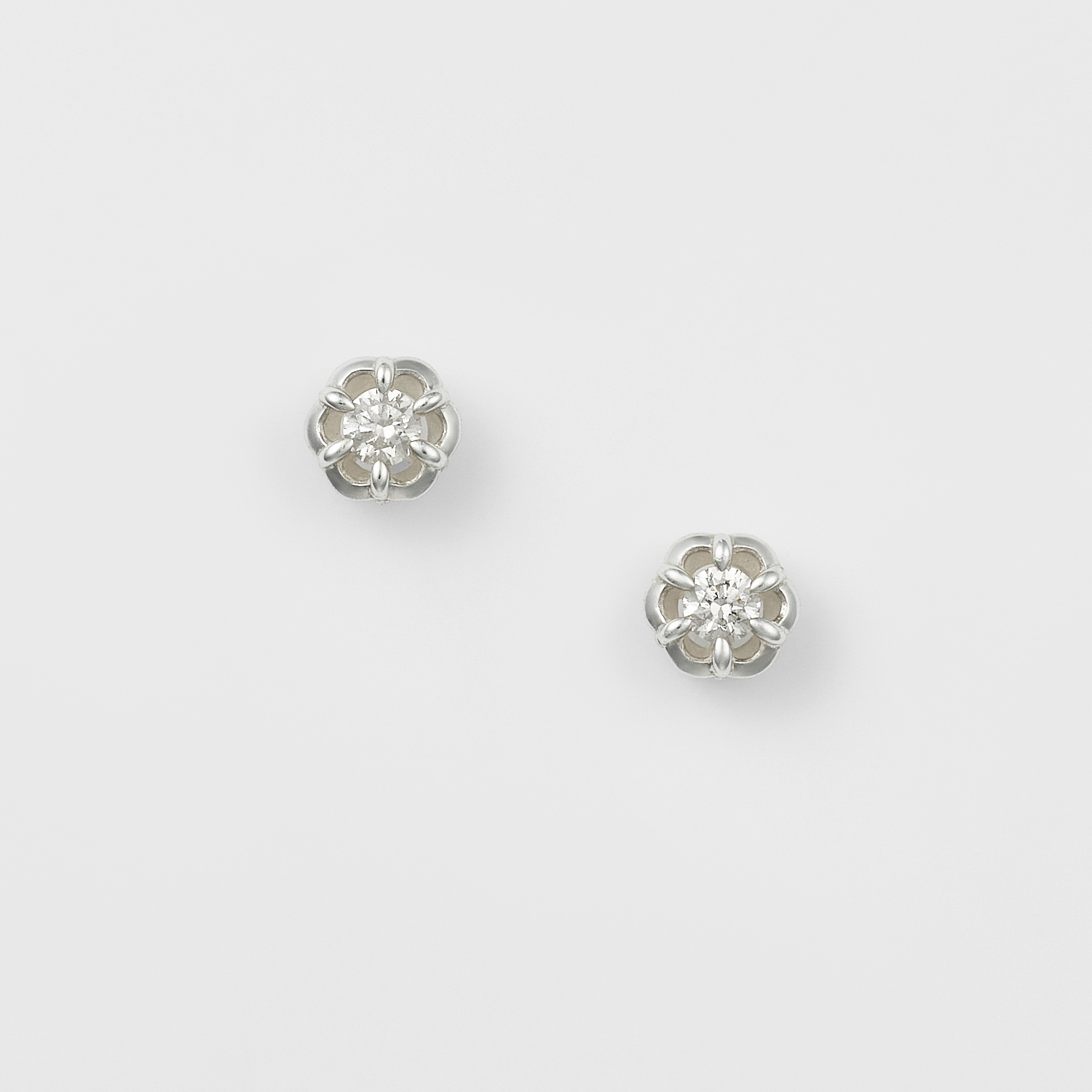 シルバーダイヤモンドピアス（0.04ct）｜ピアス｜アガット 公式