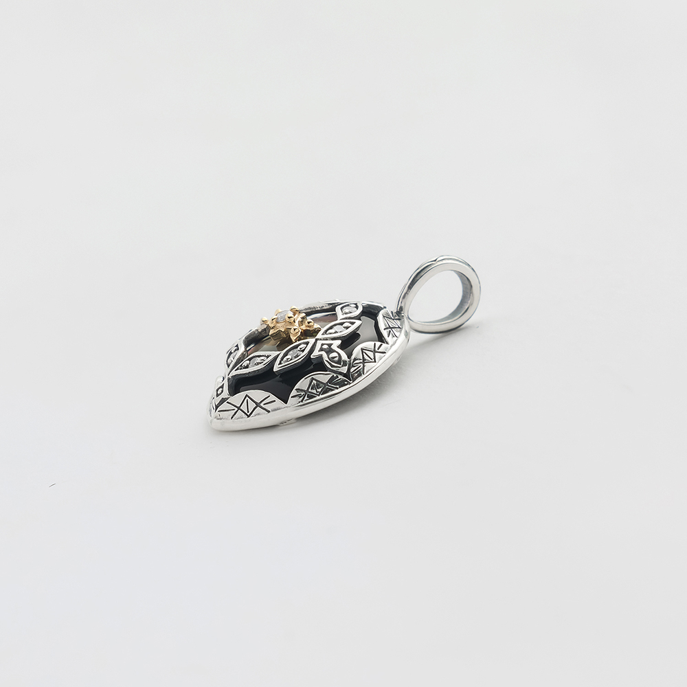 シルバー／K10ブラックシェルネックレスチャーム｜ネックレスチャーム