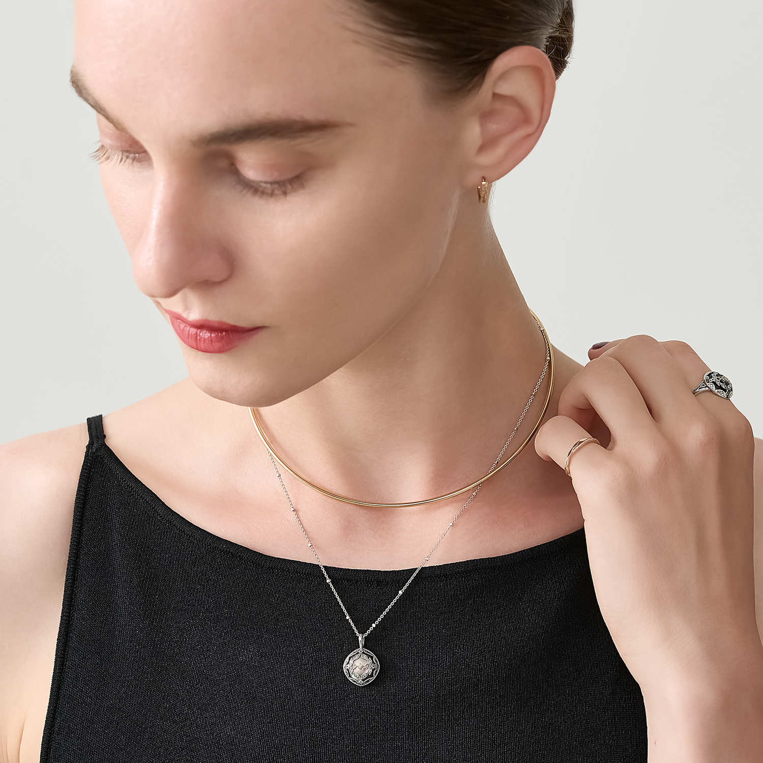 シルバー／K10ブラックシェルネックレスチャーム｜ネックレスチャーム